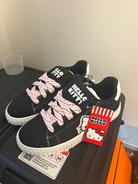 Hello Kitty Women’s Sneakers